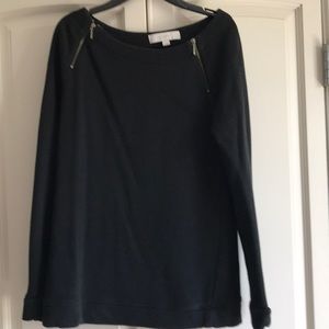 Black sweatshirt with zipper detail